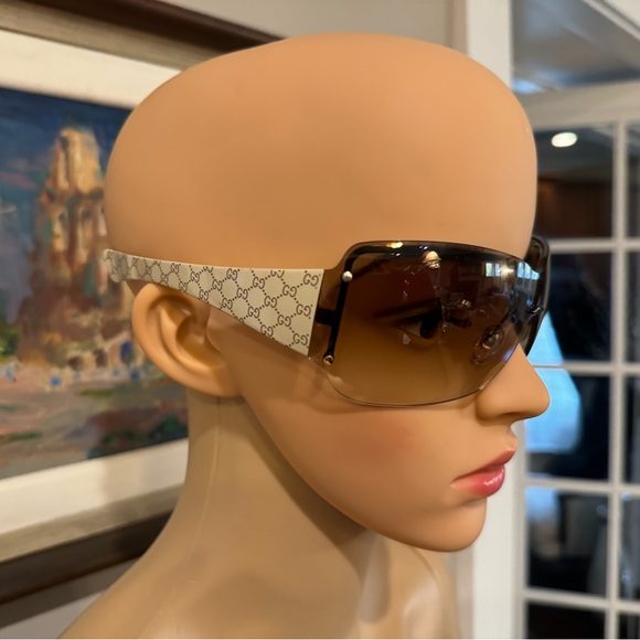 Beautiful Gucci brown gradient sunglasses with suede case and cloth! - Picture 7 of 12